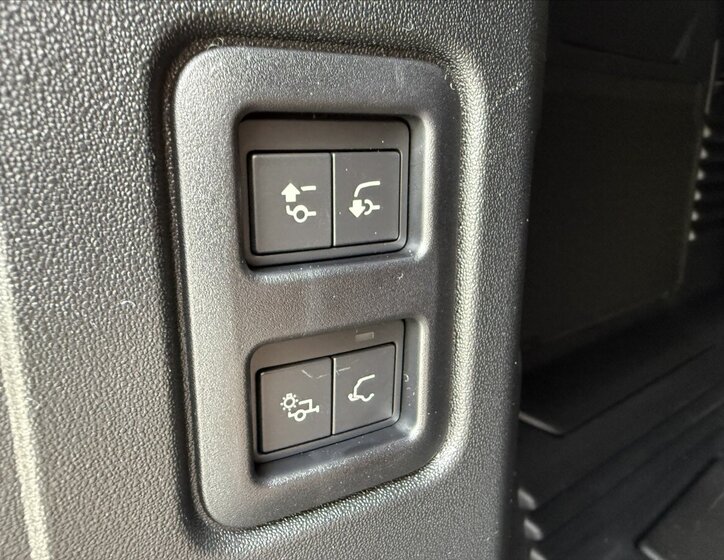 Land Rover Defender SUV / Terénní 3,0 l 184 kw