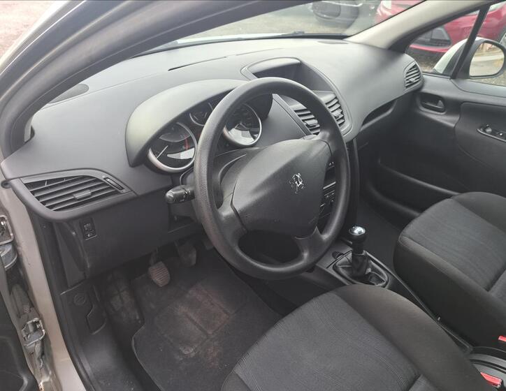 Peugeot 207 11