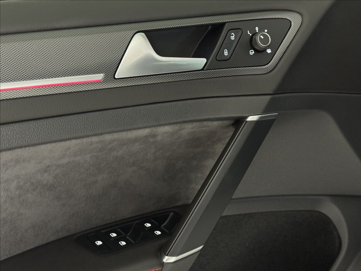 Volkswagen Golf Hatchback 2,0 l 213 kw