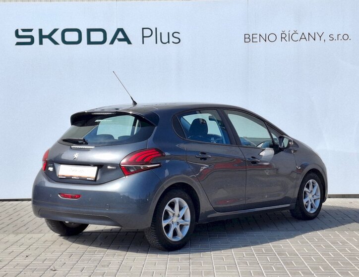 Peugeot 208 Hatchback 1,2 l 60 kw