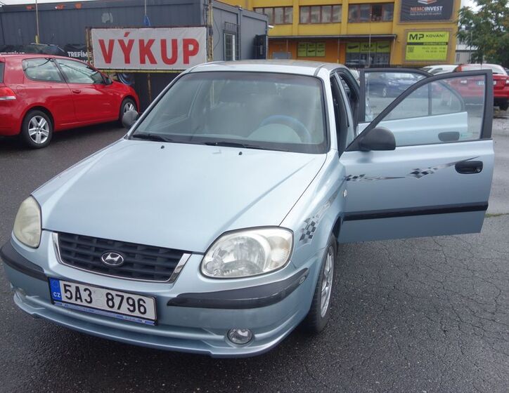 Hyundai Accent 16