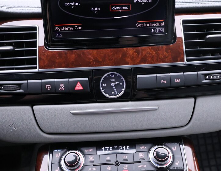 Audi A8 Sedan / Limuzína 4,2 l 273 kw