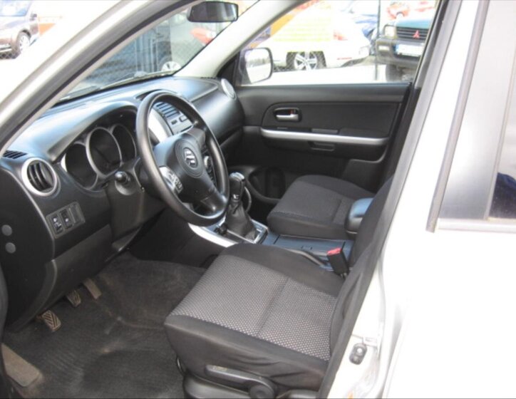 Suzuki Grand Vitara Kombi 2,0 l 103 kw
