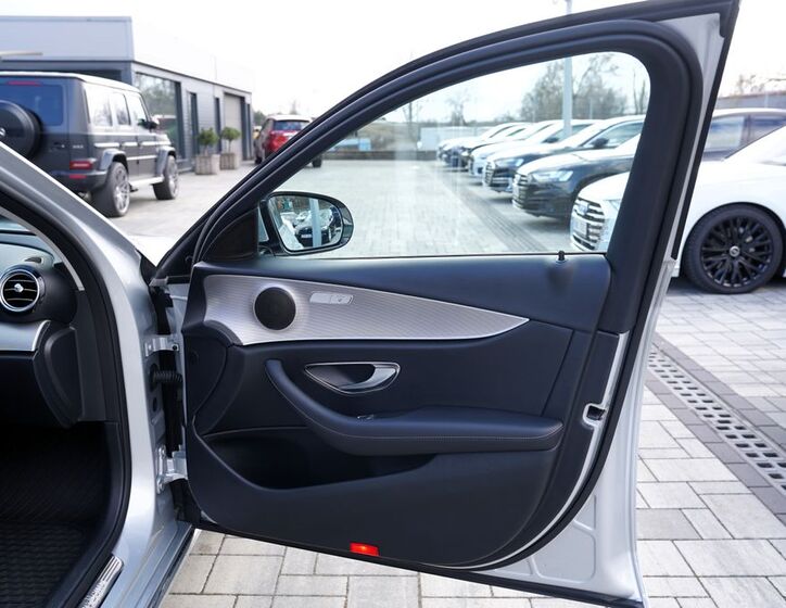 Mercedes-Benz Třídy E 27