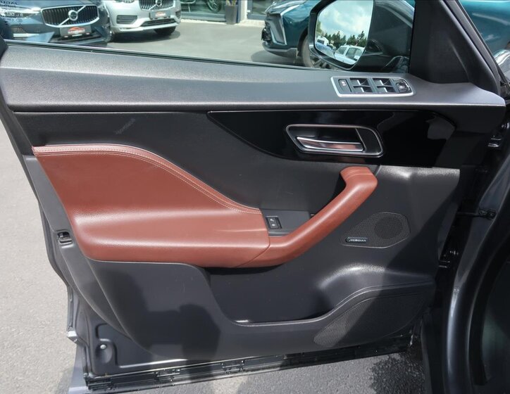 Jaguar F-Pace SUV / Terénní 3,0 l 280 kw