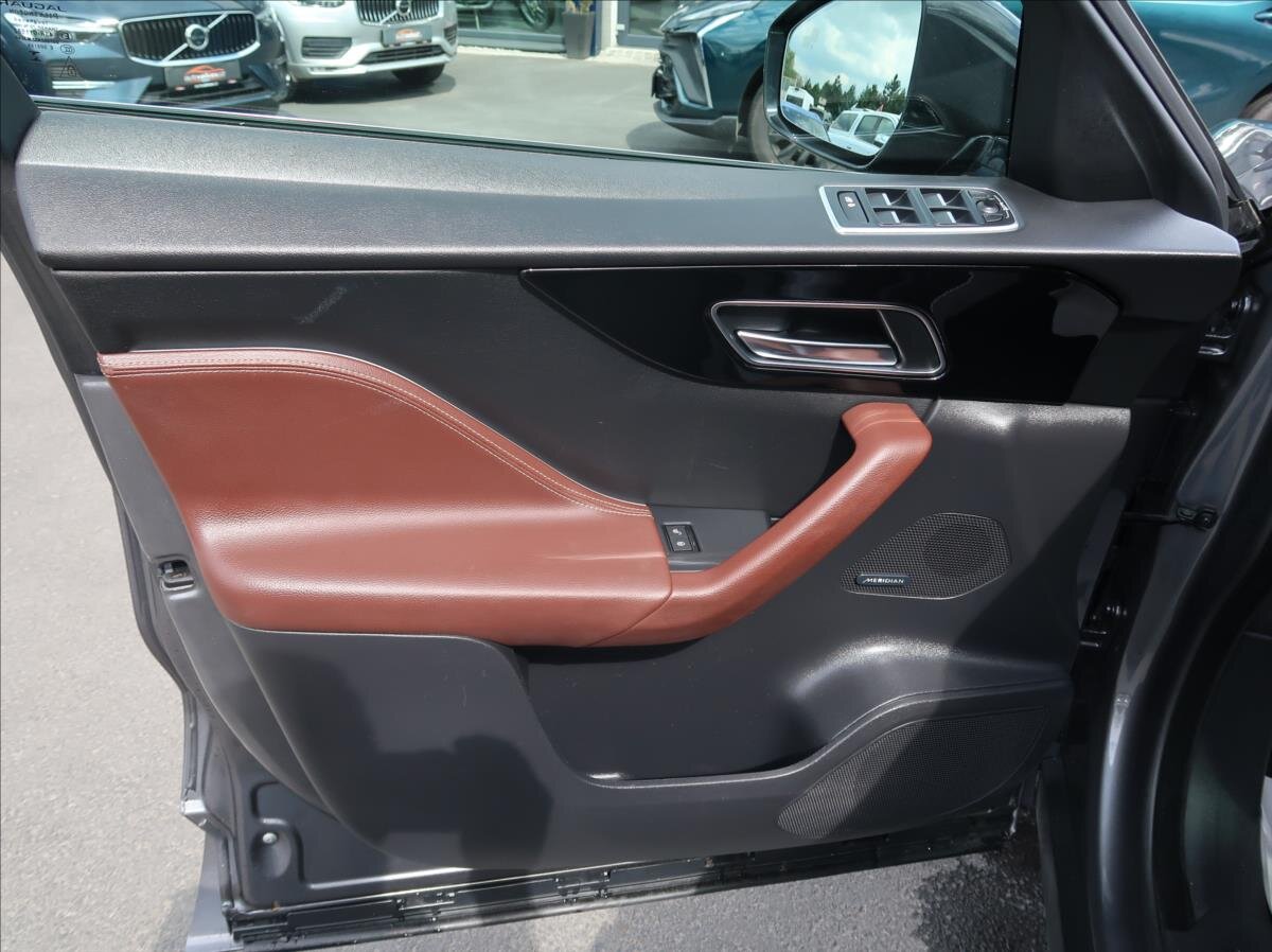 Jaguar F-Pace SUV / Terénní 3,0 l 280 kw