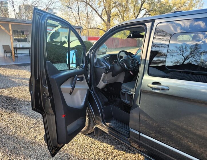 Ford Tourneo Custom MPV 2,0 l 125 kw