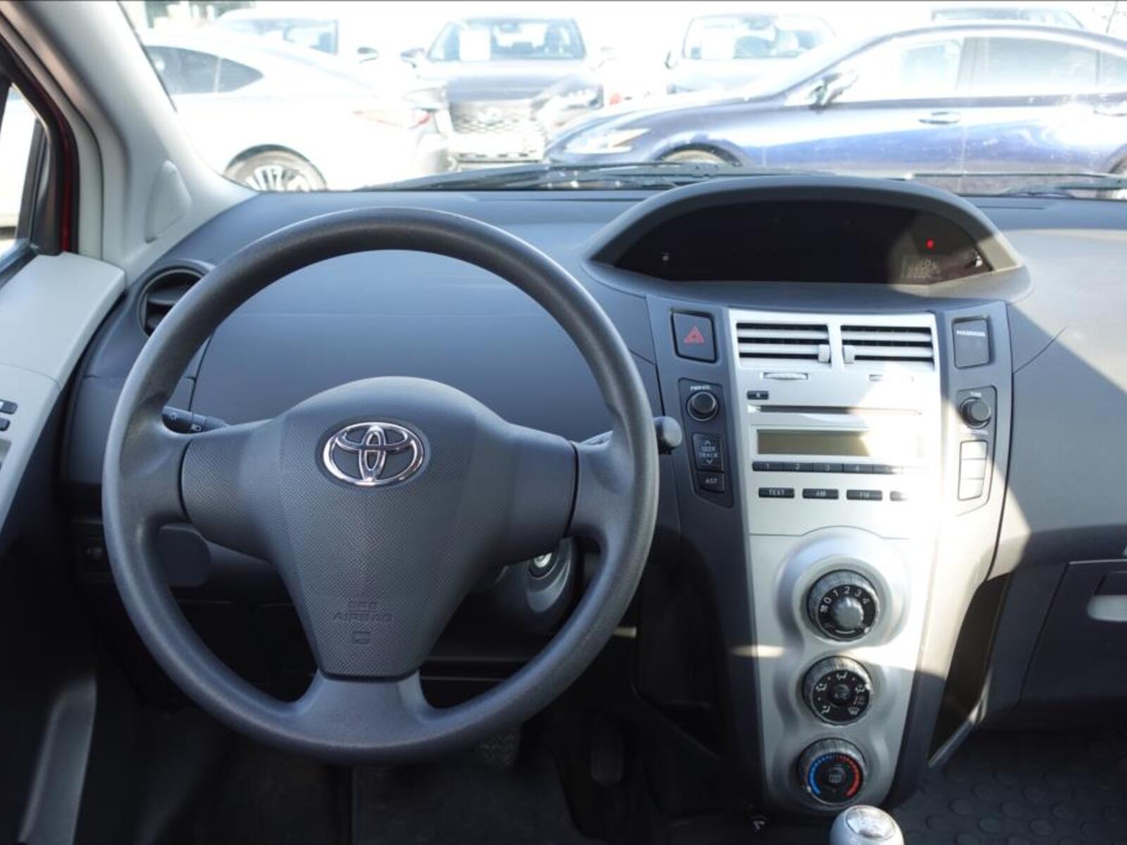 Toyota Yaris 8
