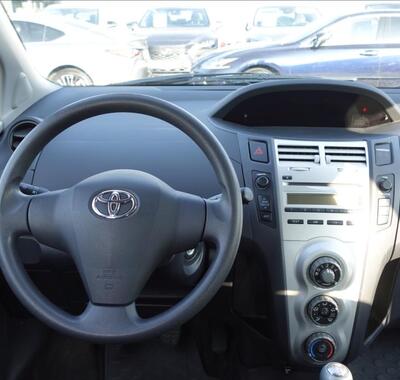 Toyota Yaris 8