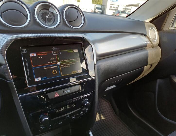 Suzuki Vitara 13