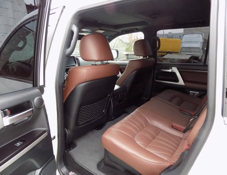 Toyota Land Cruiser 11