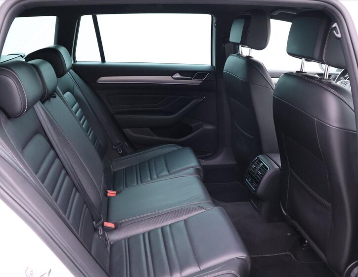 Volkswagen Passat Kombi 2,0 l 200 kw