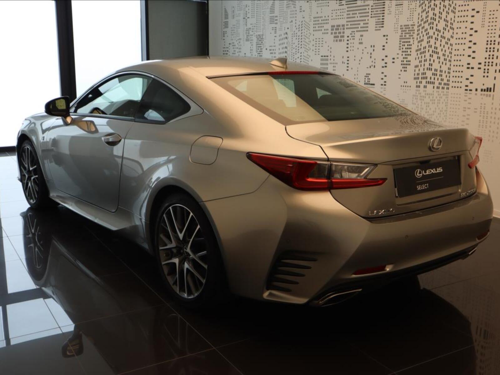 Lexus RC 200t 8