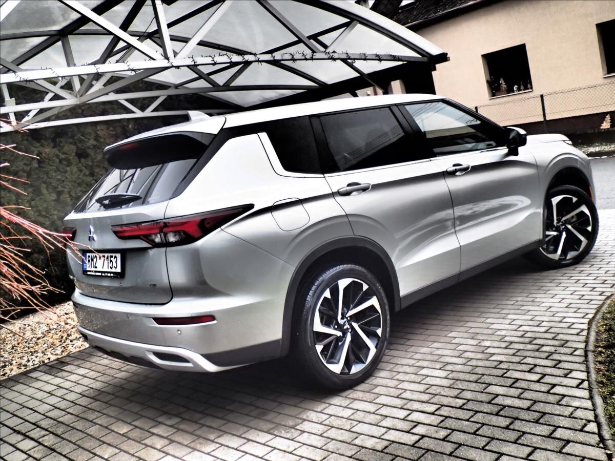 Mitsubishi Outlander SUV / Terénní 2,4 l 162 kw