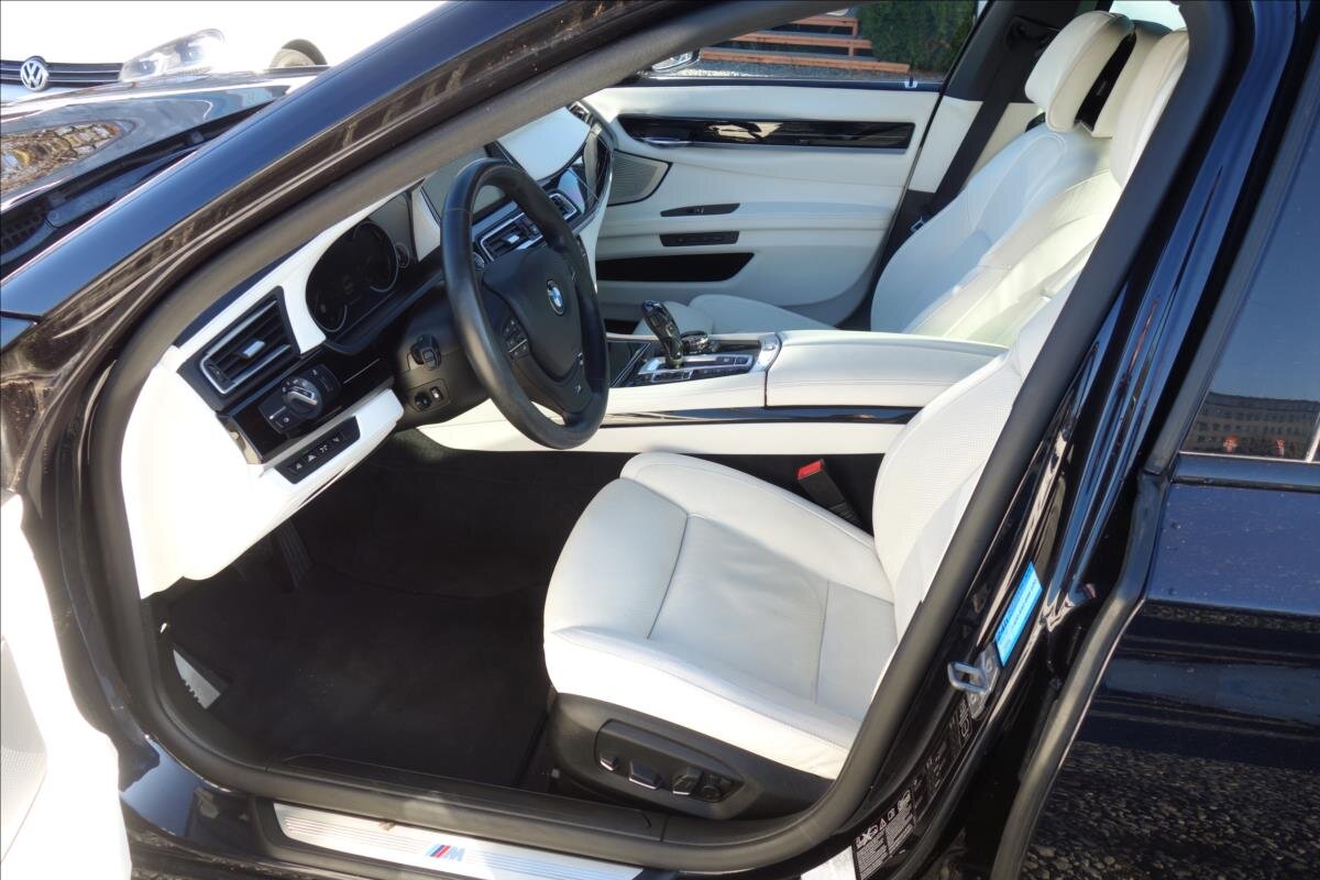 BMW Řada 7 Sedan 4,4 l 330 kw