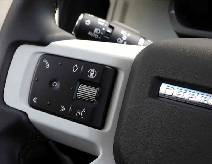 Land Rover Defender 14