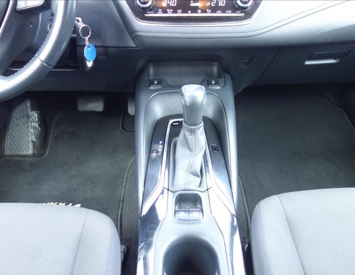 Toyota Corolla Sedan / Limuzína 1,6 l 97 kw