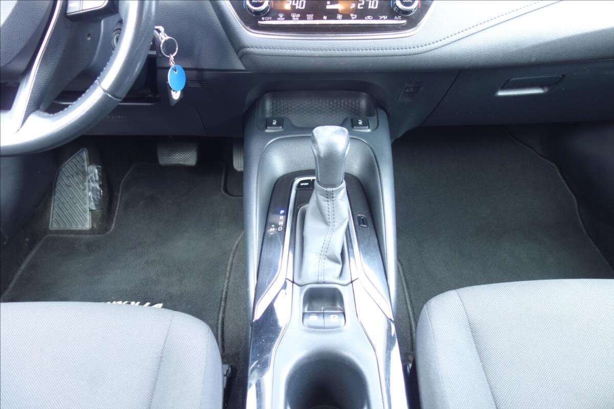 Toyota Corolla Sedan / Limuzína 1,6 l 97 kw