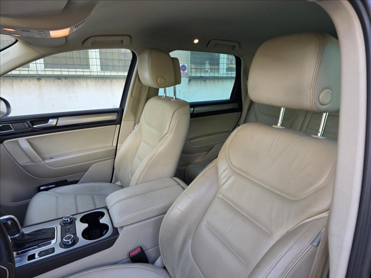 Volkswagen Touareg SUV / Terénní 4,1 l 250 kw