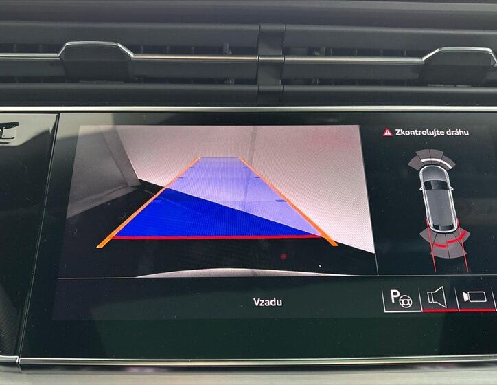 Audi Q8 SUV / Terénní 3,0 l 210 kw