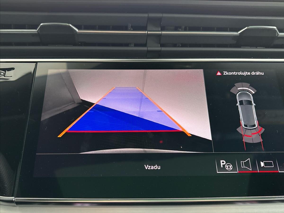 Audi Q8 SUV / Terénní 3,0 l 210 kw