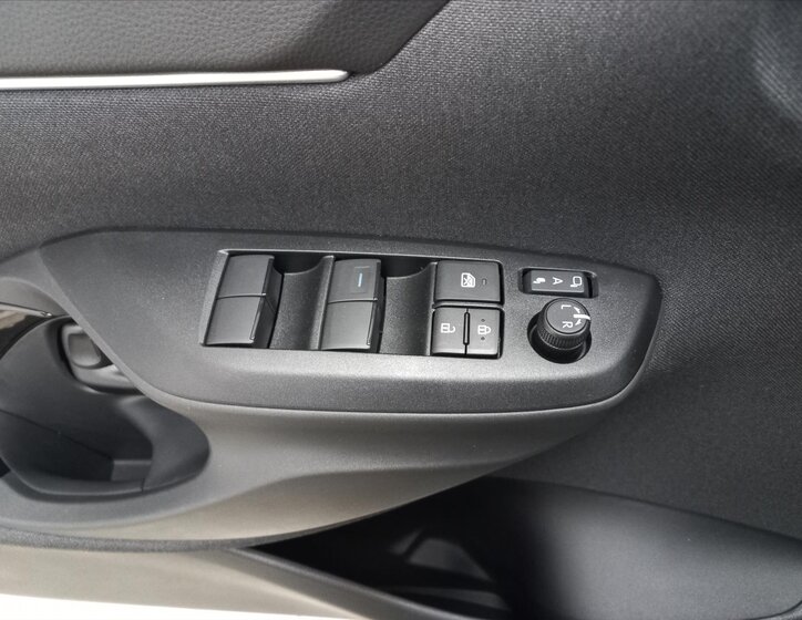 Toyota Yaris Cross CUV 1,5 l 68 kw