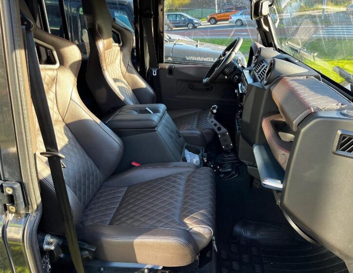 Land Rover Defender SUV / Terénní 2,2 l 90 kw