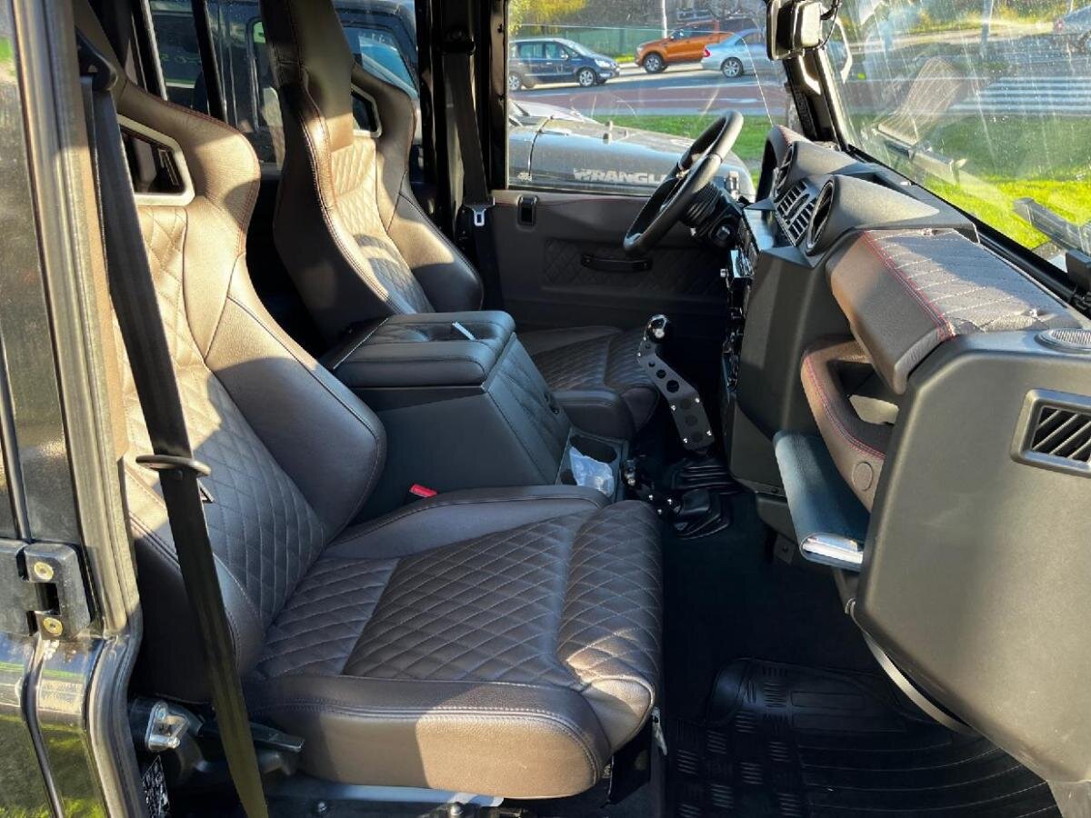 Land Rover Defender SUV / Terénní 2,2 l 90 kw