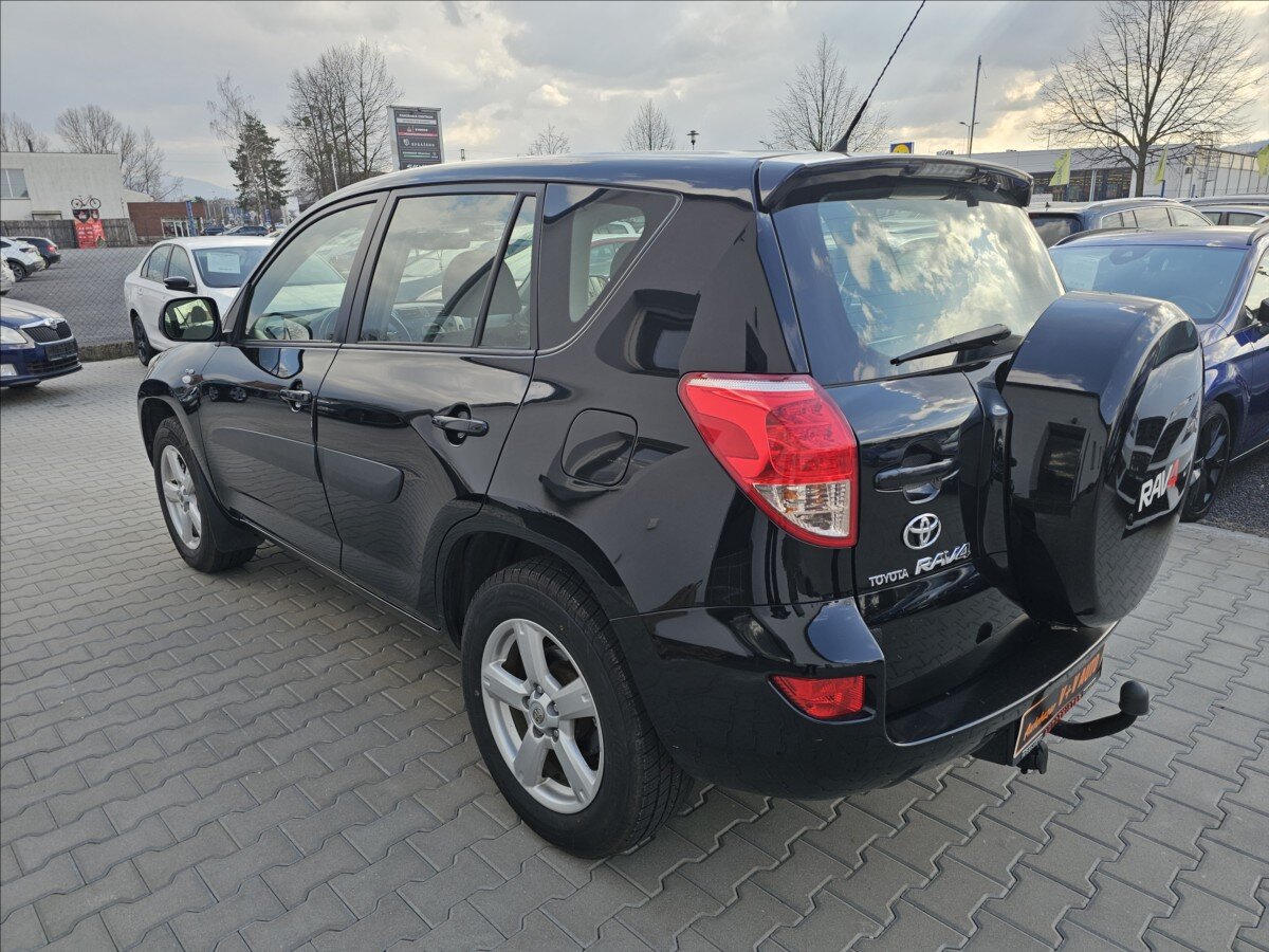 Toyota RAV4 Kombi 2,2 l 100 kw