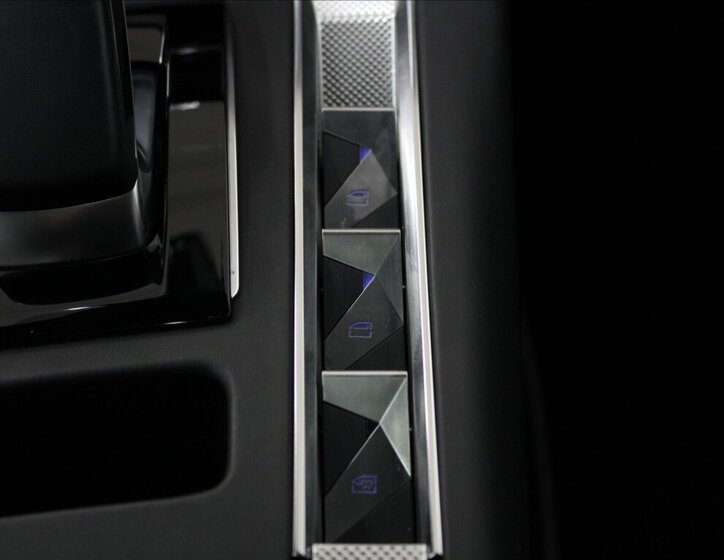 DS Automobiles DS7 Crossback SUV 1,6 l 221 kw