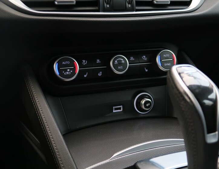 Alfa Romeo Stelvio 23