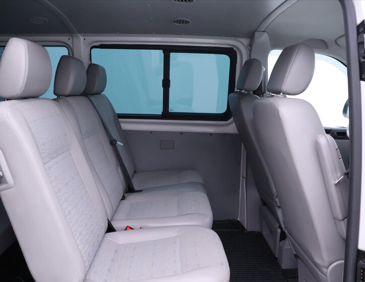 Volkswagen Transporter Kombi 2,0 l 75 kw