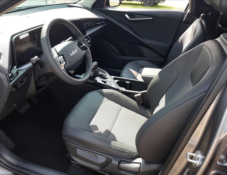 KIA Niro CUV / Crossover 1,6 l 95 kw