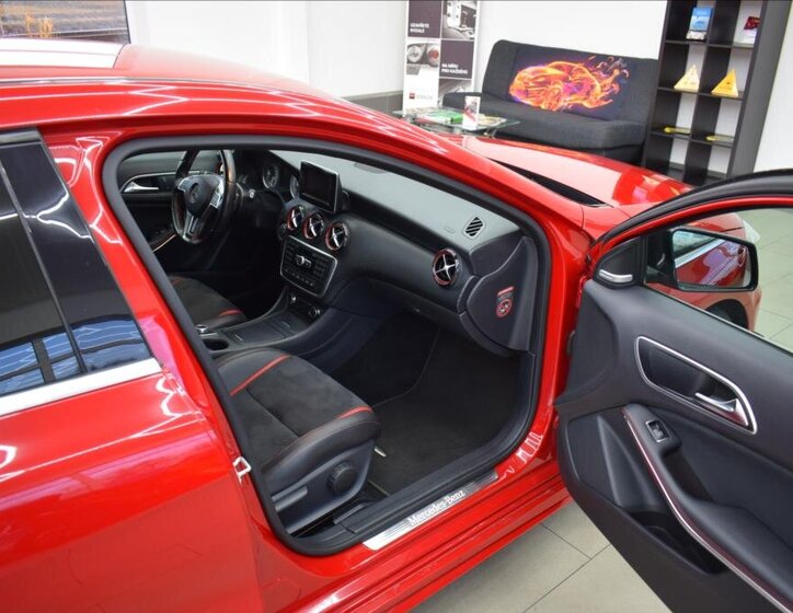 Mercedes-Benz Třídy A Hatchback 2,0 l 155 kw