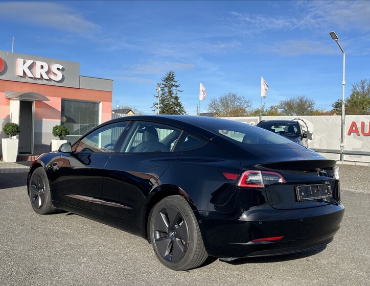 Tesla Model 3 9