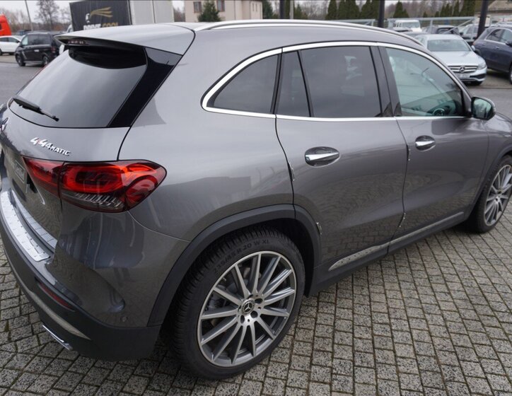 Mercedes-Benz GLA SUV 2,0 l 165 kw