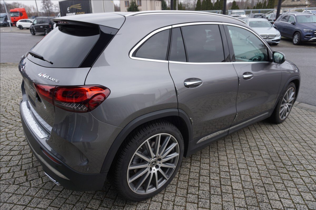 Mercedes-Benz GLA SUV 2,0 l 165 kw