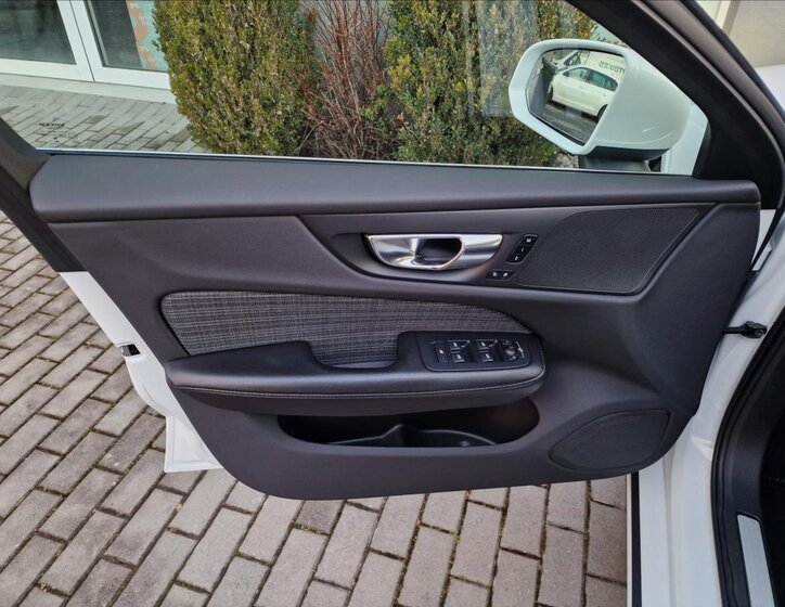 Volvo V60 Kombi 2,0 l 145 kw