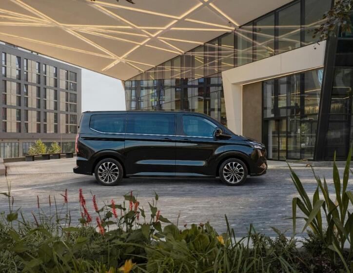 Ford Tourneo Custom 2