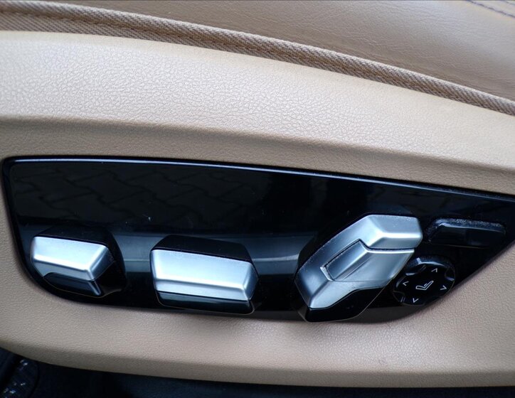 BMW Řada 7 Sedan 3,0 l 195 kw