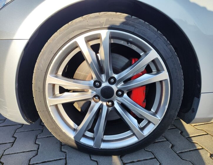 Hyundai Genesis Kupé 0,0 223 kw