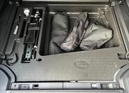 Land Rover Defender 8