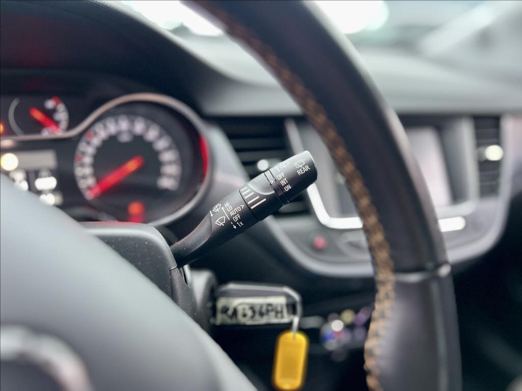 Opel Crossland X SUV 1,5 l 75 kw