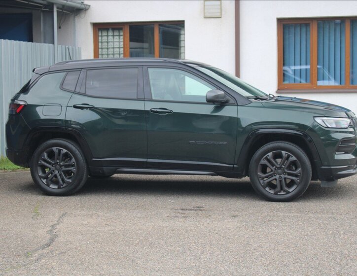 Jeep Compass SUV / Terénní 1,3 l 110 kw