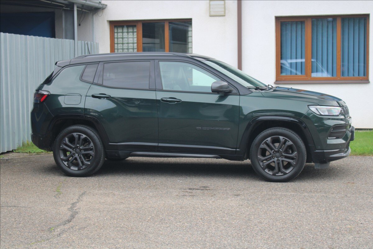 Jeep Compass SUV / Terénní 1,3 l 110 kw