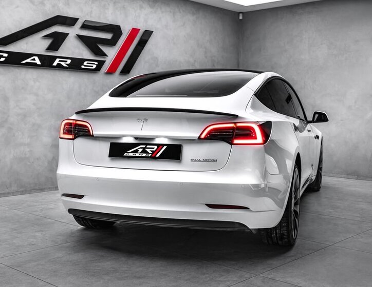 Tesla Model 3 Sedan 0,0 65 kw