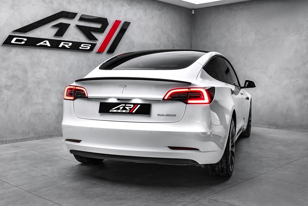 Tesla Model 3 Sedan 0,0 65 kw