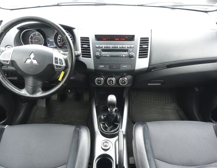 Mitsubishi Outlander SUV 2,3 l 130 kw