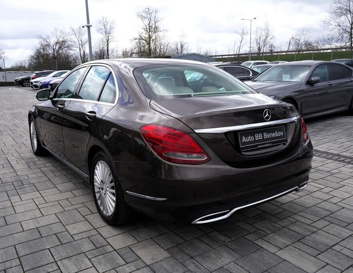 Mercedes-Benz Třídy C Sedan / Limuzína 1,6 l 115 kw