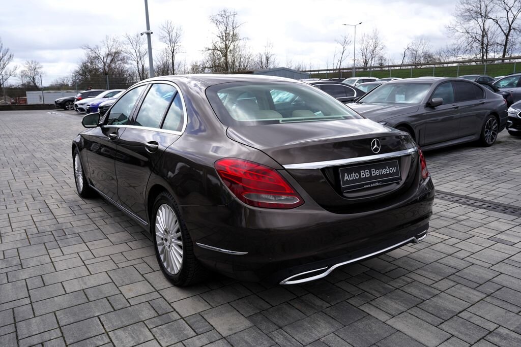 Mercedes-Benz Třídy C Sedan / Limuzína 1,6 l 115 kw